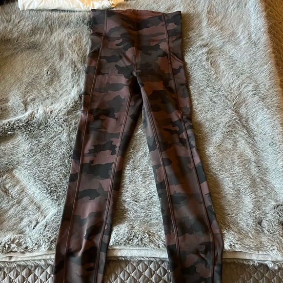 Lululemon Invigorate 7/8 Legging - Picture 1 of 3